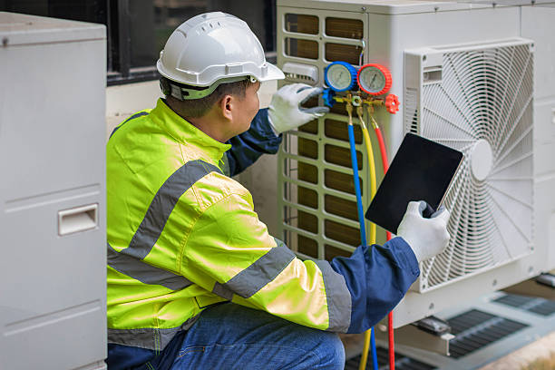 Professional Hvac technician working in De Kalb, TX